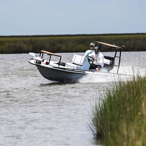 Außenborder-Konsolenboot - Mosquito - Beavertail Skiffs - mit Mittelkonsole / Sportfischer / Skiff