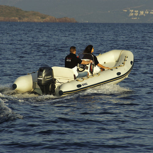 Außenborder-Schlauchboot - FALCON 450 - Brig U.S.A. LLC - halbstarr / mit Seitenkonsole / Sport