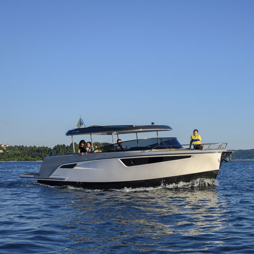 Innenborder-Konsolenboot - 28  - ALFASTREET YACHTS - elektrisch / mit Seitenkonsole / Hardtop