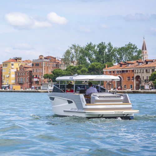 Cabin-Cruiser / Innenborder - 23 EVO  - ALFASTREET YACHTS - elektrisch / Verdränger Rumpf / Hardtop