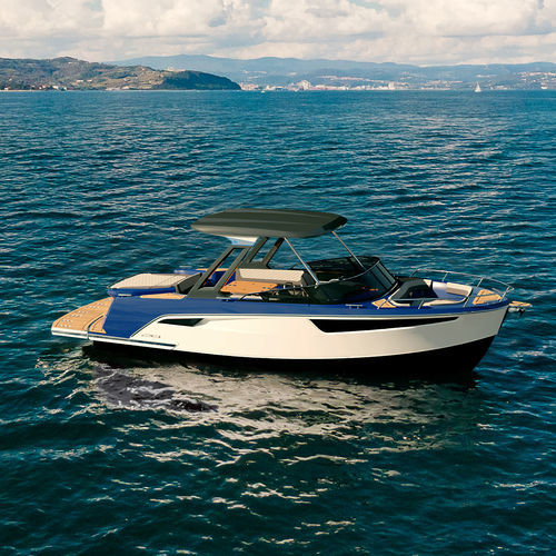 Cabin-Cruiser / Innenborder - 28  - ALFASTREET YACHTS - elektrisch / zweimotorig / Verdränger Rumpf