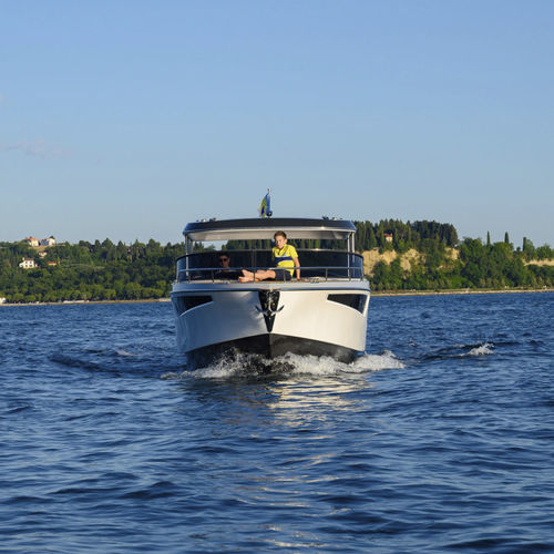 Innenborder-Daycruiser - 28  - ALFASTREET YACHTS - Diesel / Benzin / zweimotorig