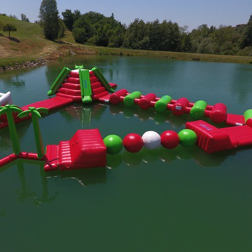 Boje-Wasserspielgerät - Wipeout Balls  - AQUAZONE parc aquatique - Schwebebalken / Laufstrecke / aufblasbarer Wasserball