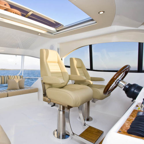 Steuermannsitz - SIENA HELM I - M Melfi Designs Pty Ltd - für Boot / für Yacht / mit Armlehnen