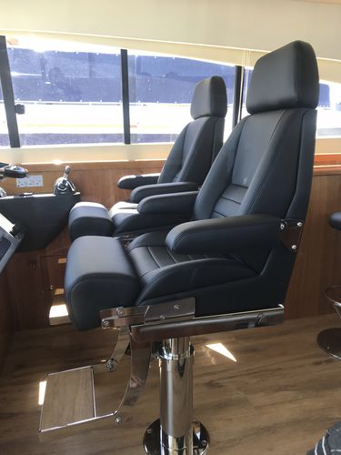 Bootsitz - SIENA HELM III - M Melfi Designs Pty Ltd - für Yacht / mit Armlehnen / hohe Rückenlehne