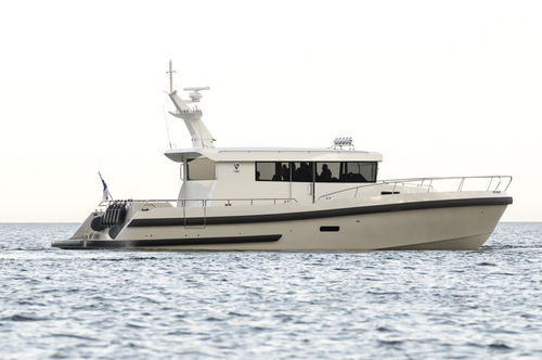 Express-Cruiser / Innenborder - BY50  - Brizo Yachts - Hardtop / mit geschlossenem Cockpit / mit Kabine