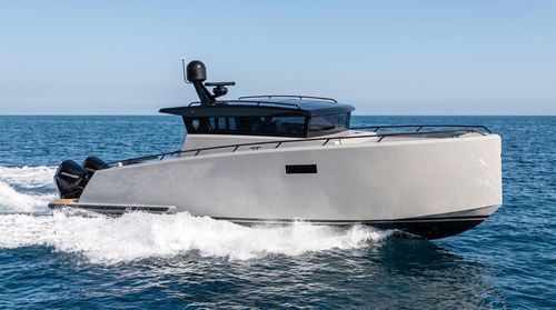 Express-Cruiser / Innenborder - BY34 CC - Brizo Yachts - Außenborder / Diesel / zweimotorig
