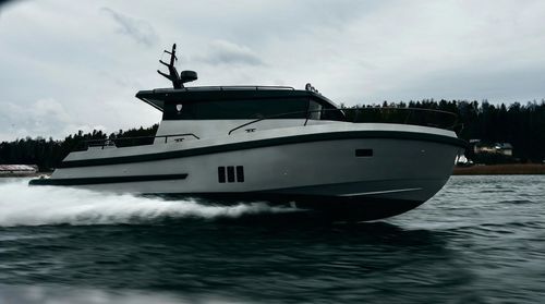 Express-Cruiser / Innenborder - BY42 FLY - Brizo Yachts - Außenborder / Diesel / zweimotorig