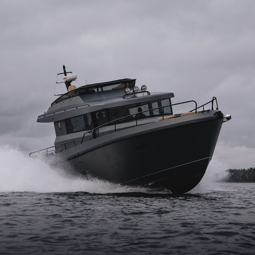 Express-Cruiser / Innenborder - BY50 FLY - Brizo Yachts - zweimotorig / Flybridge / IPS