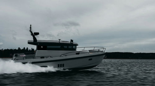 Express-Cruiser / Innenborder - BY42 CLASSIC - Brizo Yachts - zweimotorig / Hardtop / Offshore