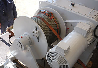 Winde für Schiffe - Tugger  - DMT MARINE EQUIPMENT SA - Schlepp / für Ankermanöver / Hydraulikmotor