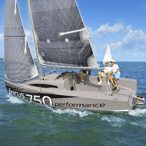 Segelboot für Fahrten- und Regattasegeln - FOCUS 750 - Sobusiak Yacht Yard Mariusz Sobusiak - 3 Kabinen / 4 Kojen / mit einziehbarem Kiel