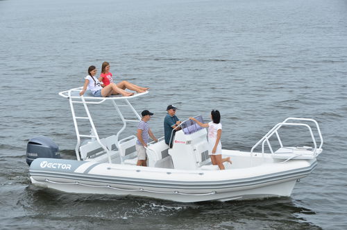 Außenborder-Schlauchboot - RIB 650 - Vector Inflatables - RIB / mit Mittelkonsole / Tauch