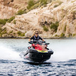 sitzender Jet-Ski
