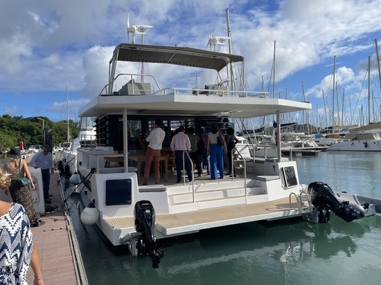 KAYFLÔ WEIHT SEIN ERSTES STAY-Ô HAUSBOOT IN MARTINIQUE EIN