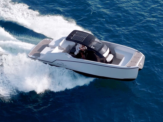 Aurea 30 Motor-Katamaran