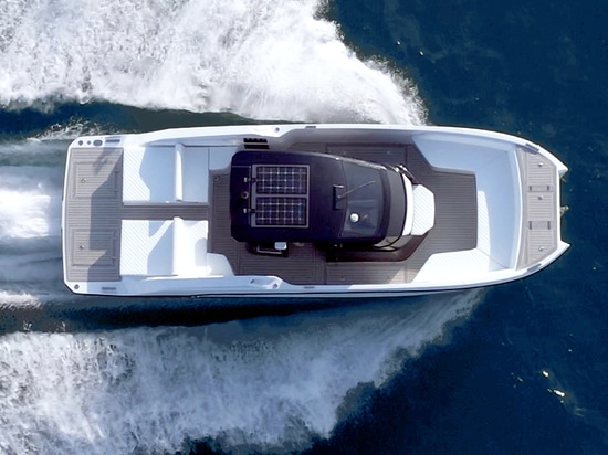 Aurea 30 Motor-Katamaran