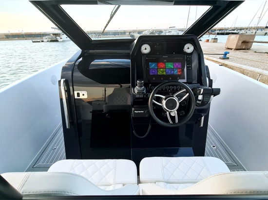 Aurea 30 Motor-Katamaran