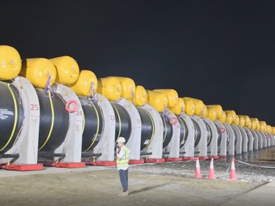 Die Pipeline wird mit Luftkissen in Betrieb genommen