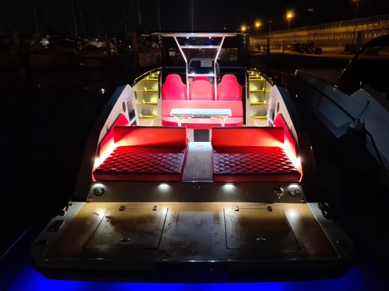 AUREA 30 CABIN - MOTORKATAMARAN
