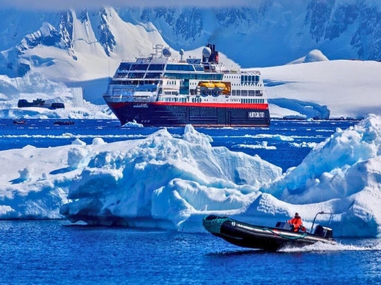 Hurtigruten Blessing - Eisfjord-Safari