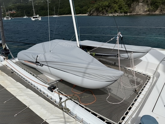 MiniCat ist die beste Ergänzung zu unserem Cruising Cat OUTREMER 55