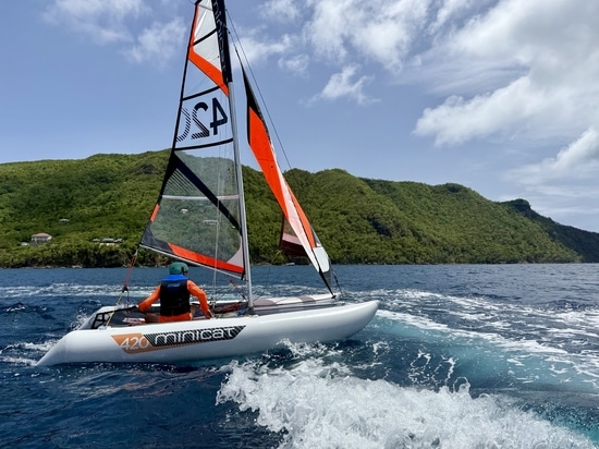 MiniCat ist die beste Ergänzung zu unserem Cruising Cat OUTREMER 55
