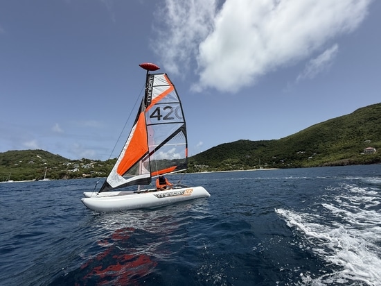 MiniCat ist die beste Ergänzung zu unserem Cruising Cat OUTREMER 55