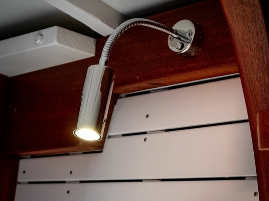 T-LED USB-C Edelstahl-Leselicht mit USB-C &amp; Touch-Dimmer - Skandinavisches Design trifft auf intelligente Funktion