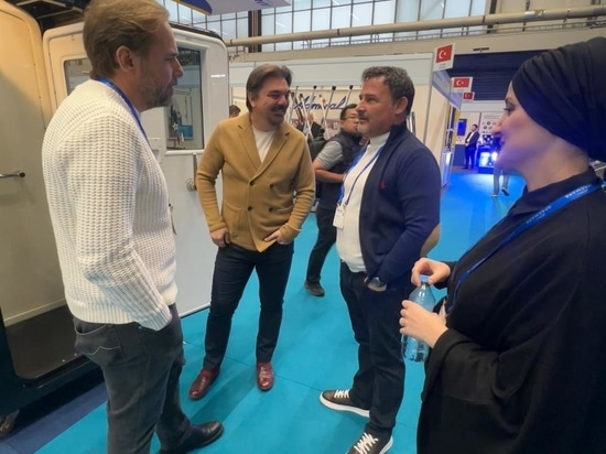 Aydın Acar Yacht Glass besucht die METSTRADE 2025, um die Beziehungen zur Industrie zu stärken