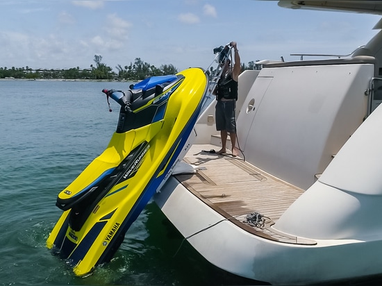 Wie Sie Ihren Jet Ski mit einem Hurley Davit System transportieren