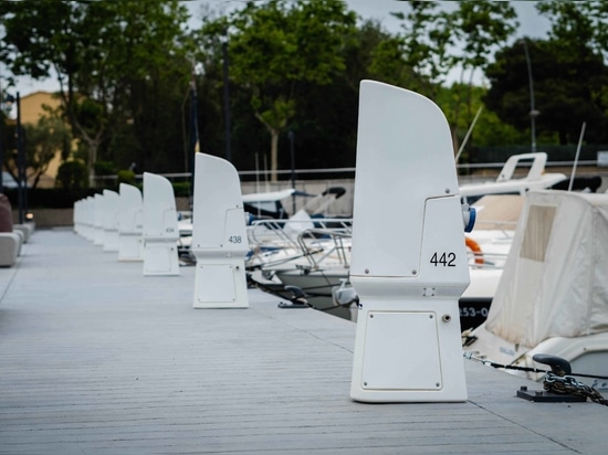 Club Nàutic Port d’Aro: 292 MARCONN-Versorgungssäulen