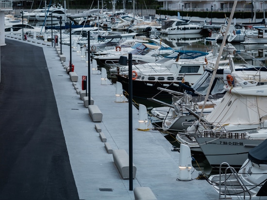 Club Nàutic Port d’Aro: 292 MARCONN-Versorgungssäulen