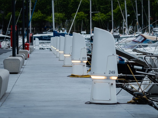 Club Nàutic Port d’Aro: 292 MARCONN-Versorgungssäulen