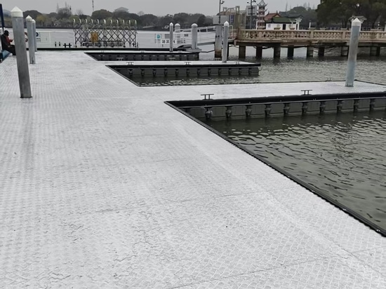 Projektprofil: Schwimmender Steg mit Aluminium-Trittblechen, Stadt Wuxi