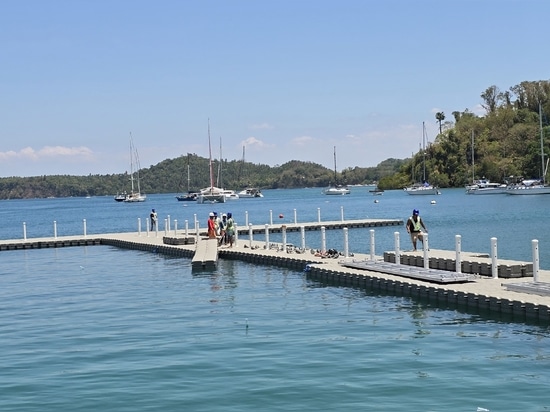 Projektbeispiel aus dem Ausland: Schwimmender Steg auf den Philippinen – Von den lokalen Behörden anerkannte Qualität