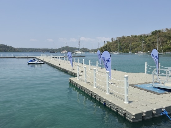 Projektbeispiel aus dem Ausland: Schwimmender Steg auf den Philippinen – Von den lokalen Behörden anerkannte Qualität